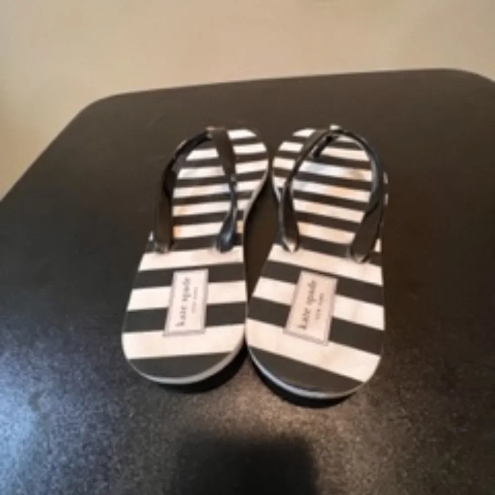 Kate Spade size 8 flip flop slipper sandals